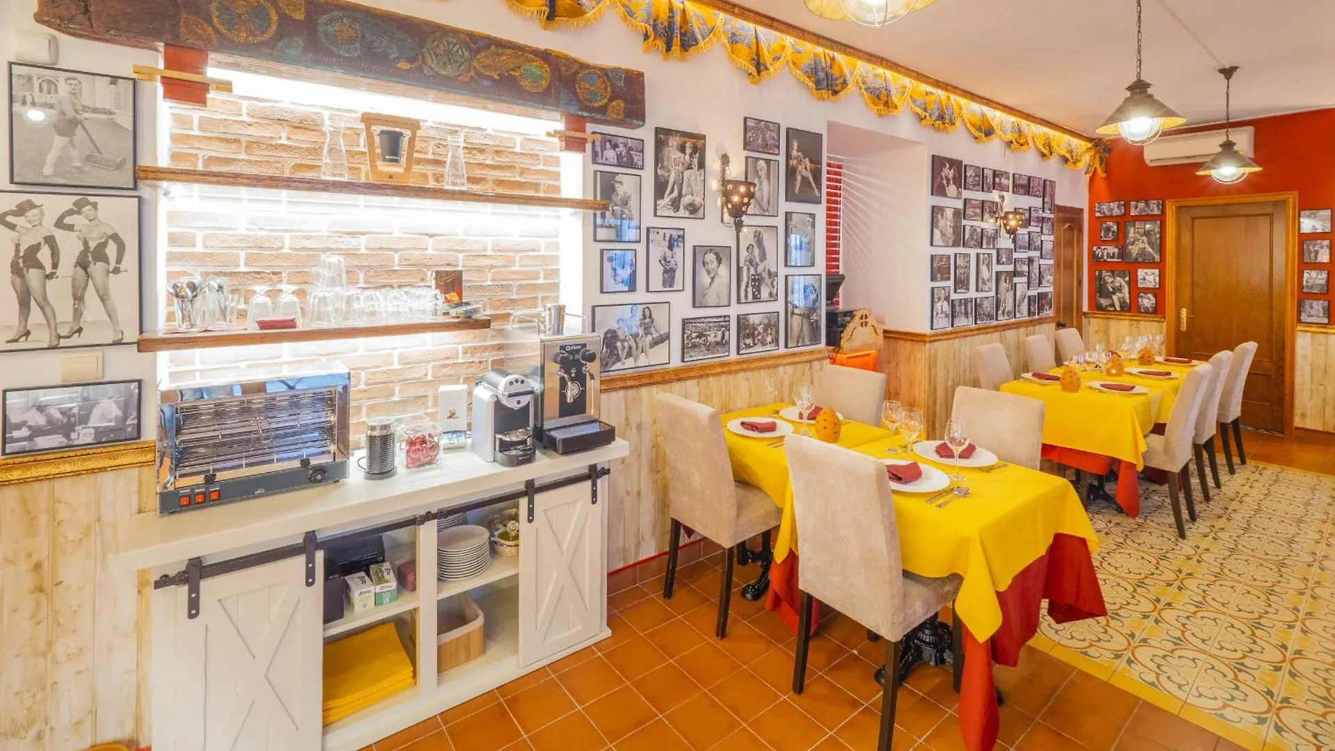 Guest house Cubo'S Hostal La Plaza Room 101 With Breakfast Tolox Spain