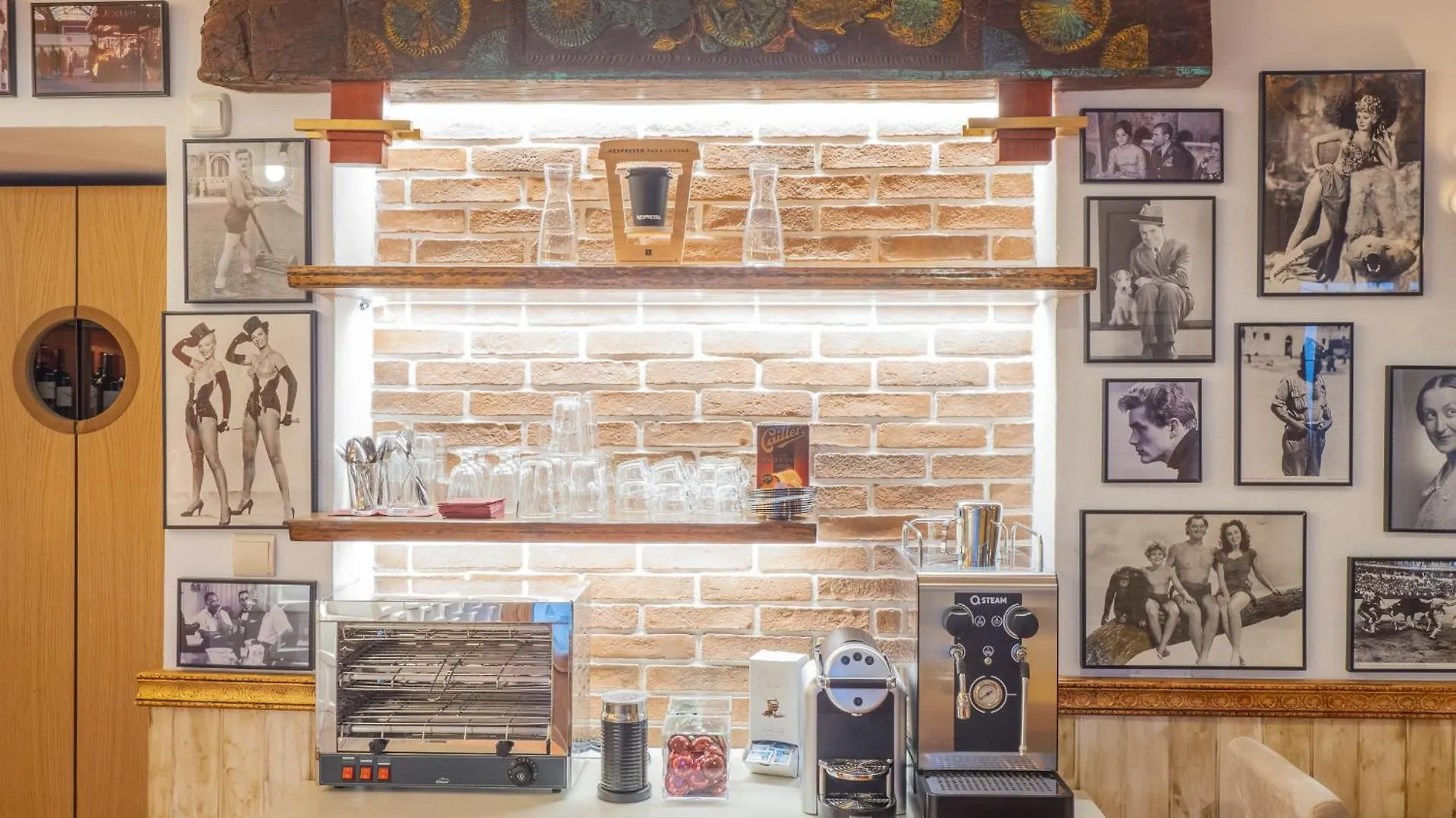 Cubo'S Hostal La Plaza Room 101 With Breakfast Tolox Spain