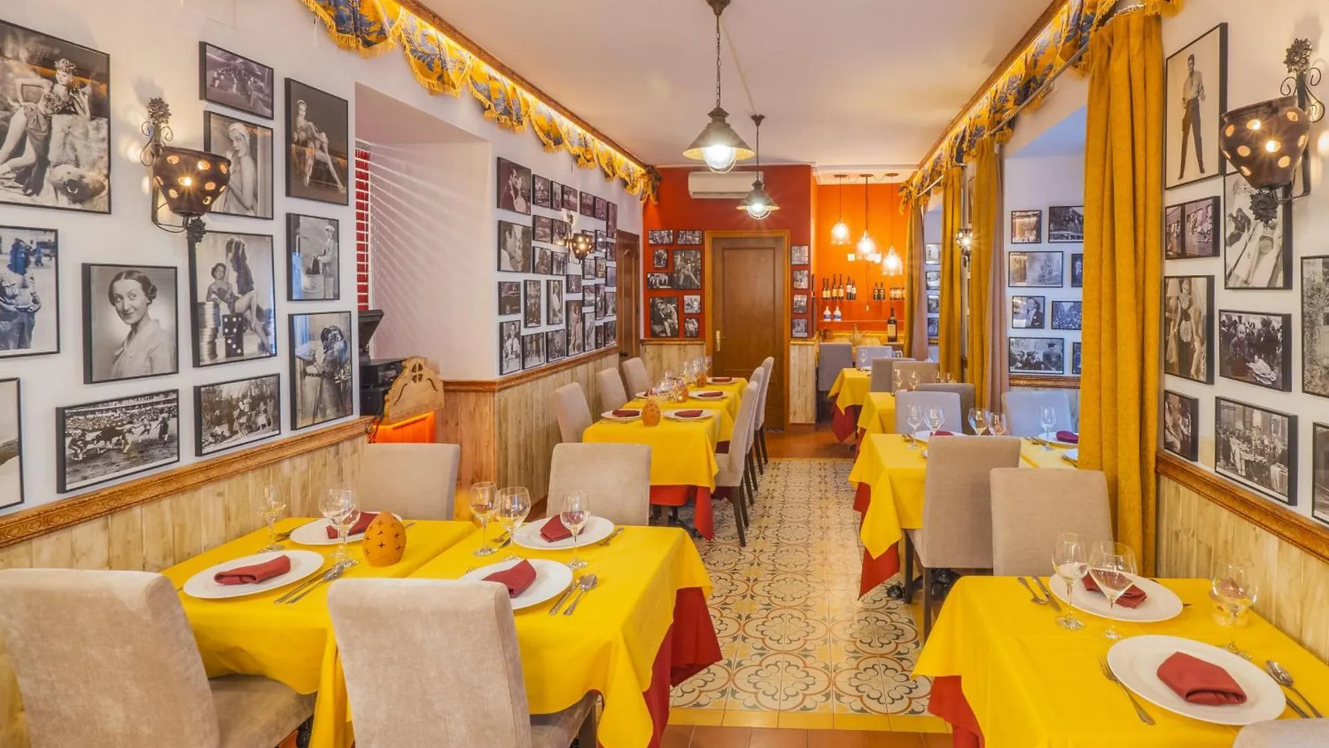 Guest house Cubo'S Hostal La Plaza Room 101 With Breakfast Tolox