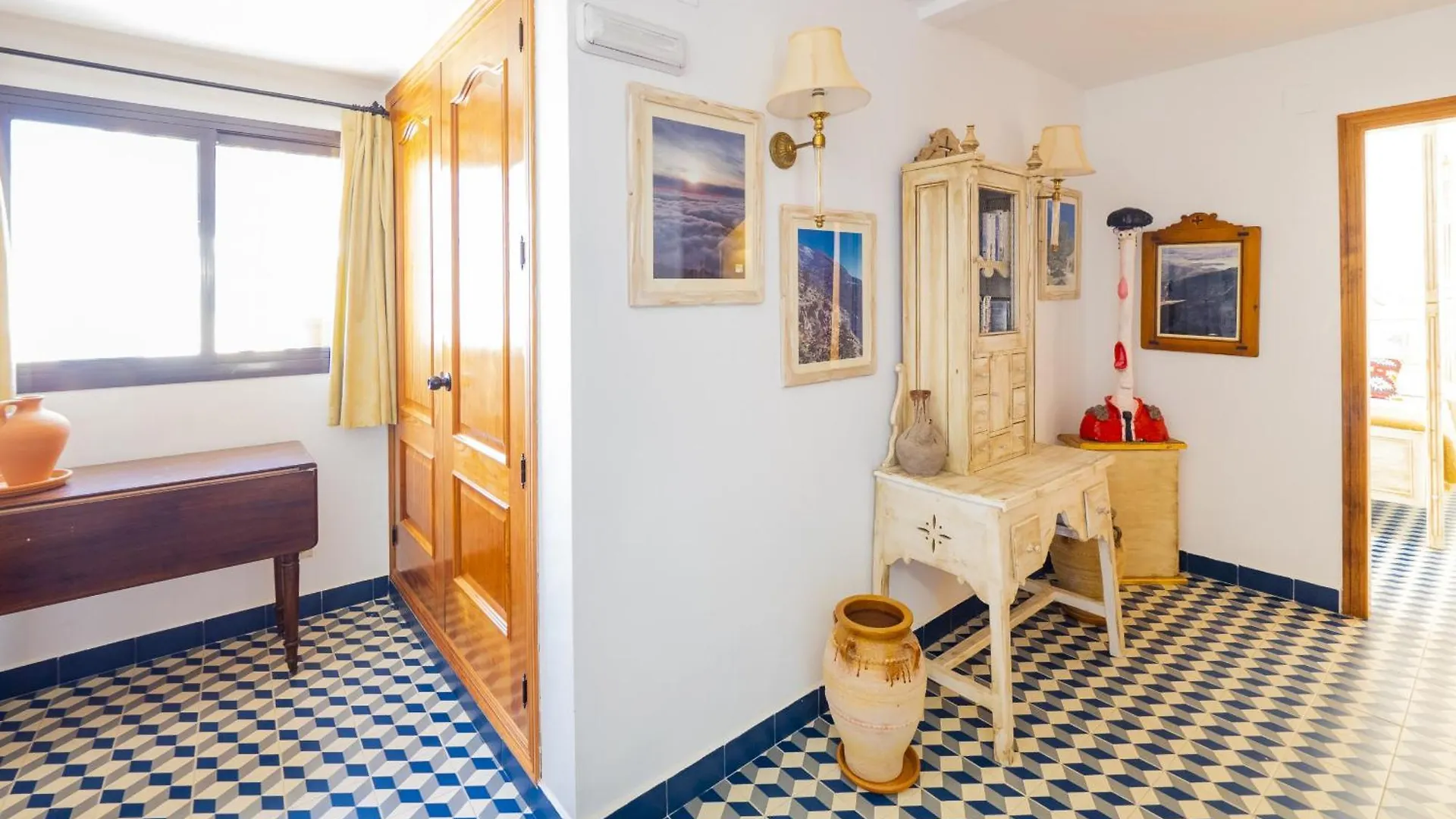 Cubo'S Hostal La Plaza Room 101 With Breakfast Tolox Guest house