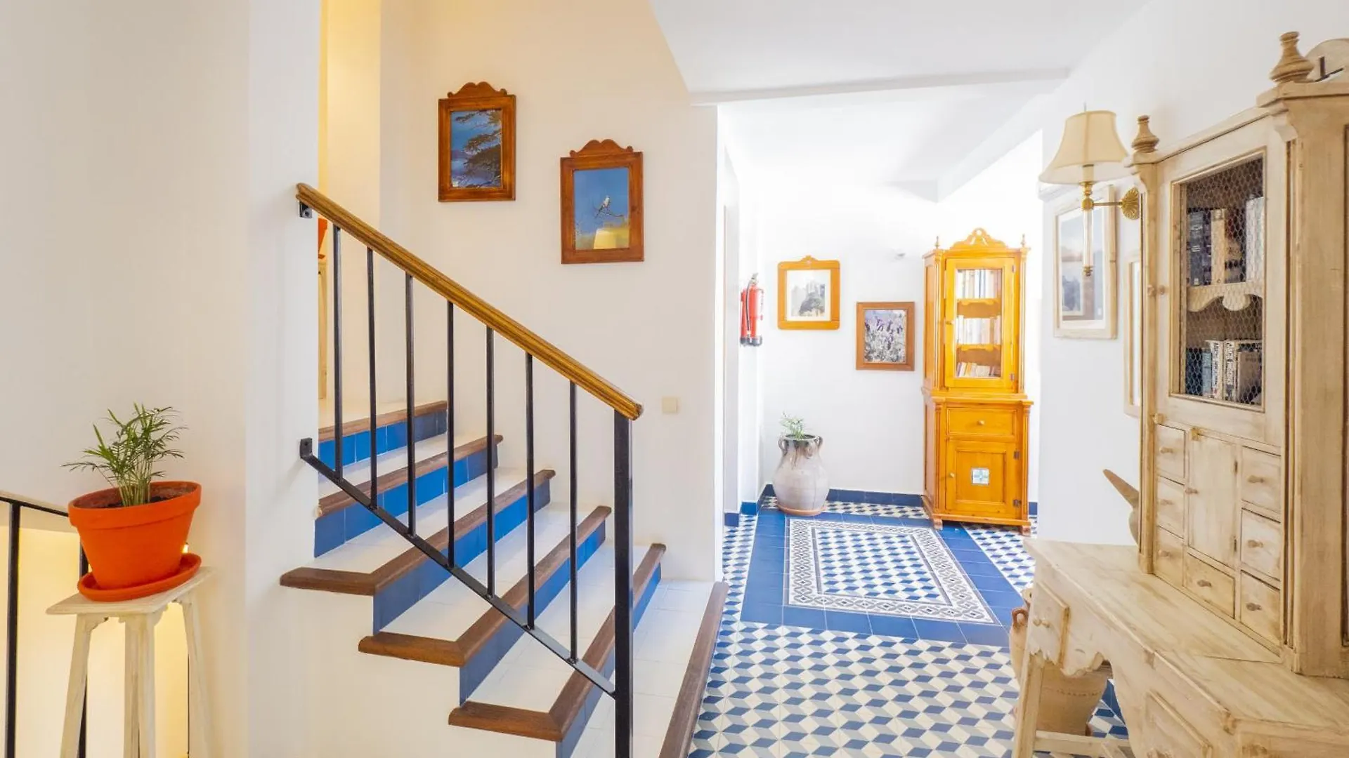 Cubo'S Hostal La Plaza Room 101 With Breakfast Tolox Guest house