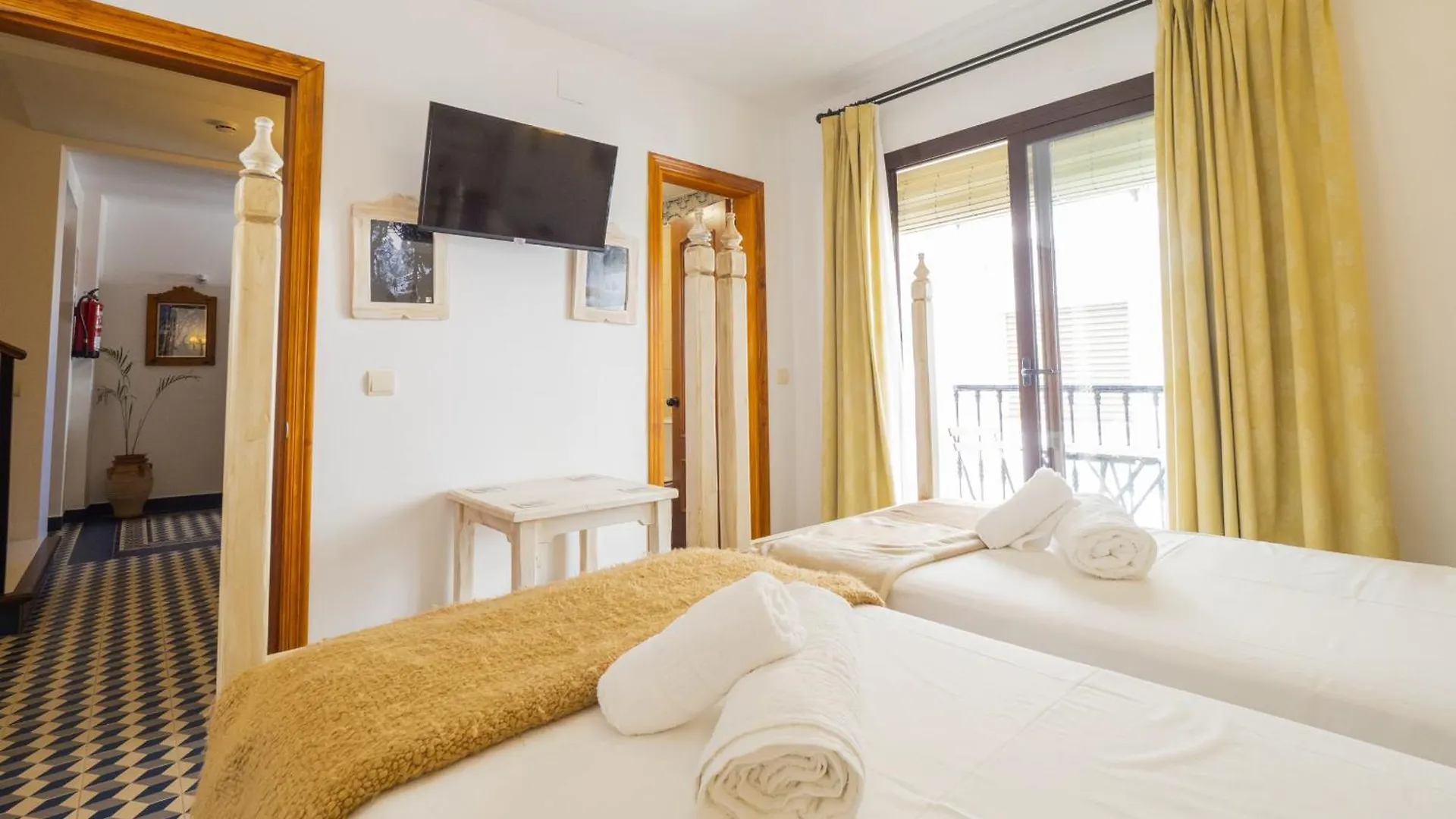Cubo'S Hostal La Plaza Room 101 With Breakfast Tolox Spain