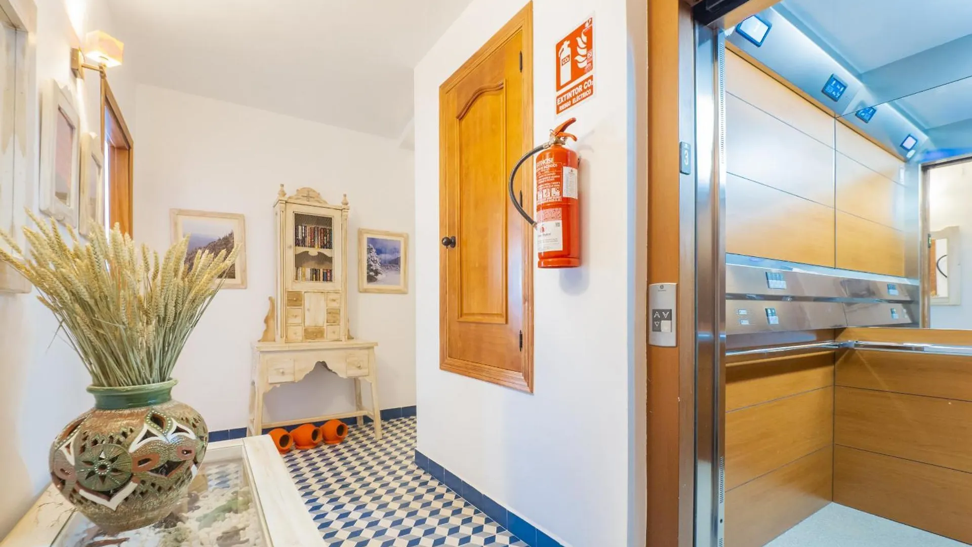 Cubo'S Hostal La Plaza Room 101 With Breakfast Tolox